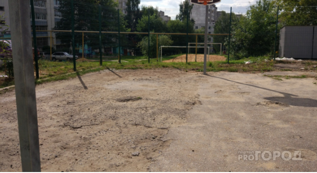 Более двух лет йошкаролинцы не могут добиться ремонта детской площадки