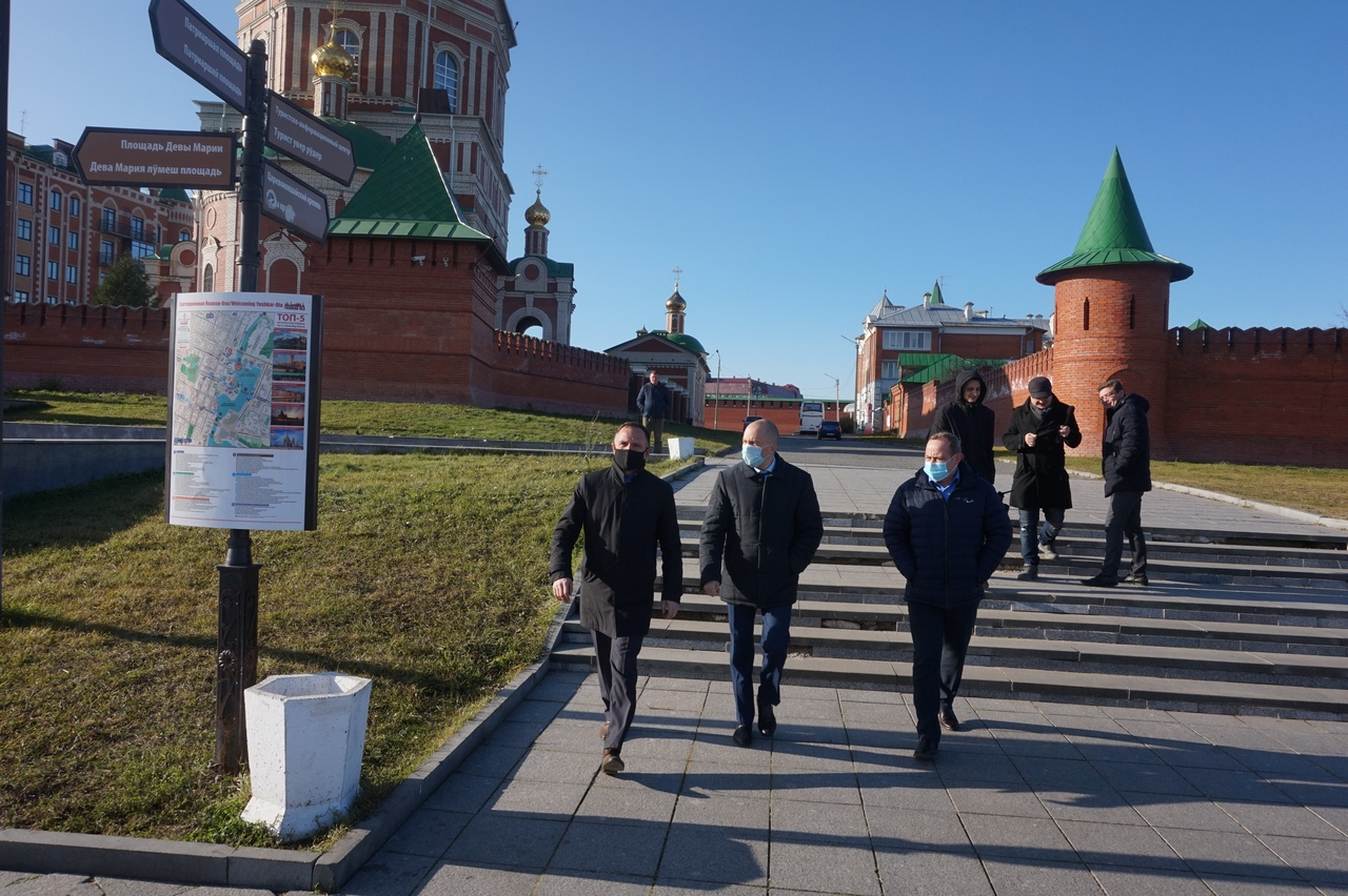 Мэр Йошкар-Олы прогулялся по набережной: на ремонт запланировали выделить миллионы рублей