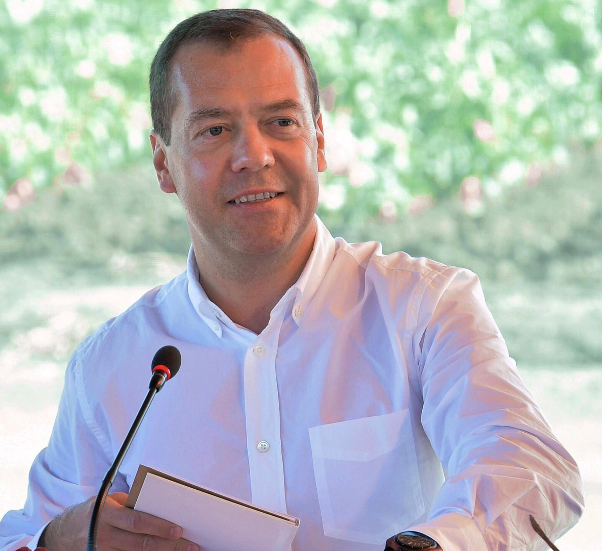 Медведев предложил ввести вакцину от COVID-19 в список жизненно важных лекарств