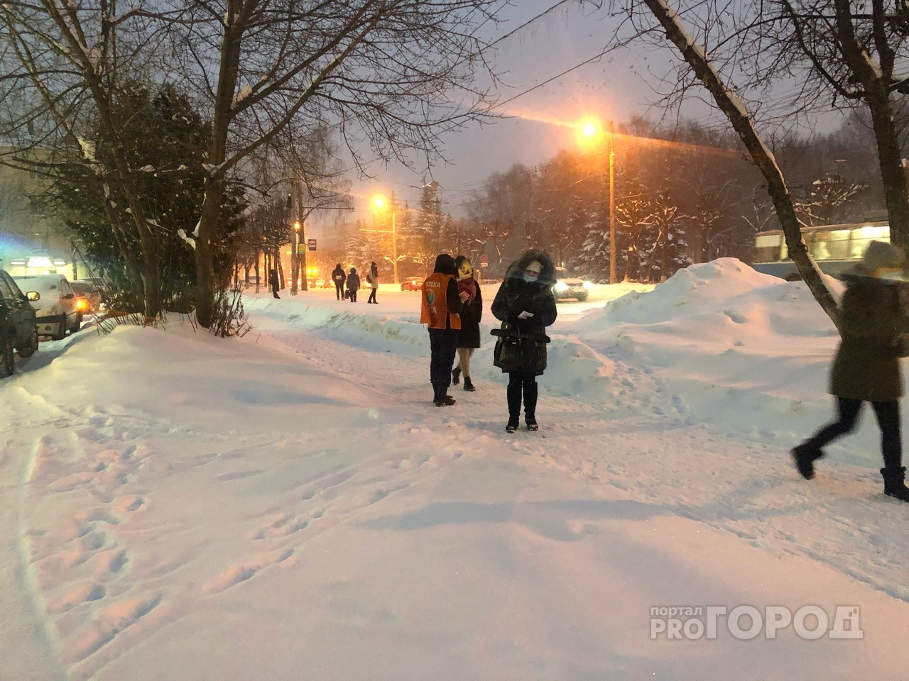 Йошкар-Олу заваливает снегом, существует угроза чрезвычайных ситуаций