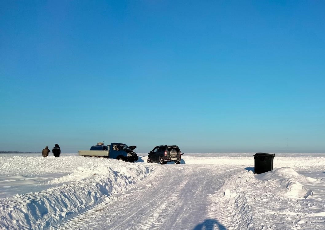 В снежном поле Марий Эл столкнулись грузовик и "Нива": есть пострадавшие