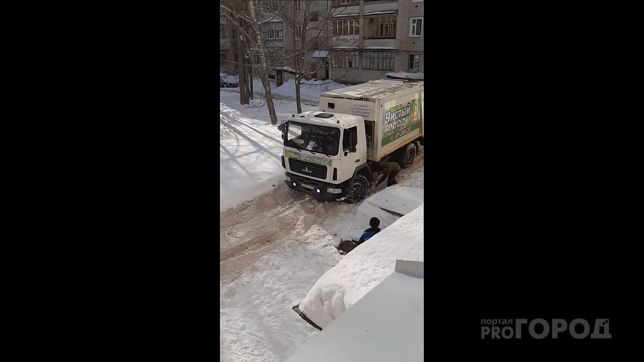 “В нашем дворе даже камазы застревают”: йошкаролинка жалуется на службы по уборке снега