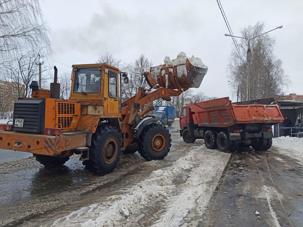С Йошкар-олинских дорог коммунальщики вывезли 2200 кубометров снега