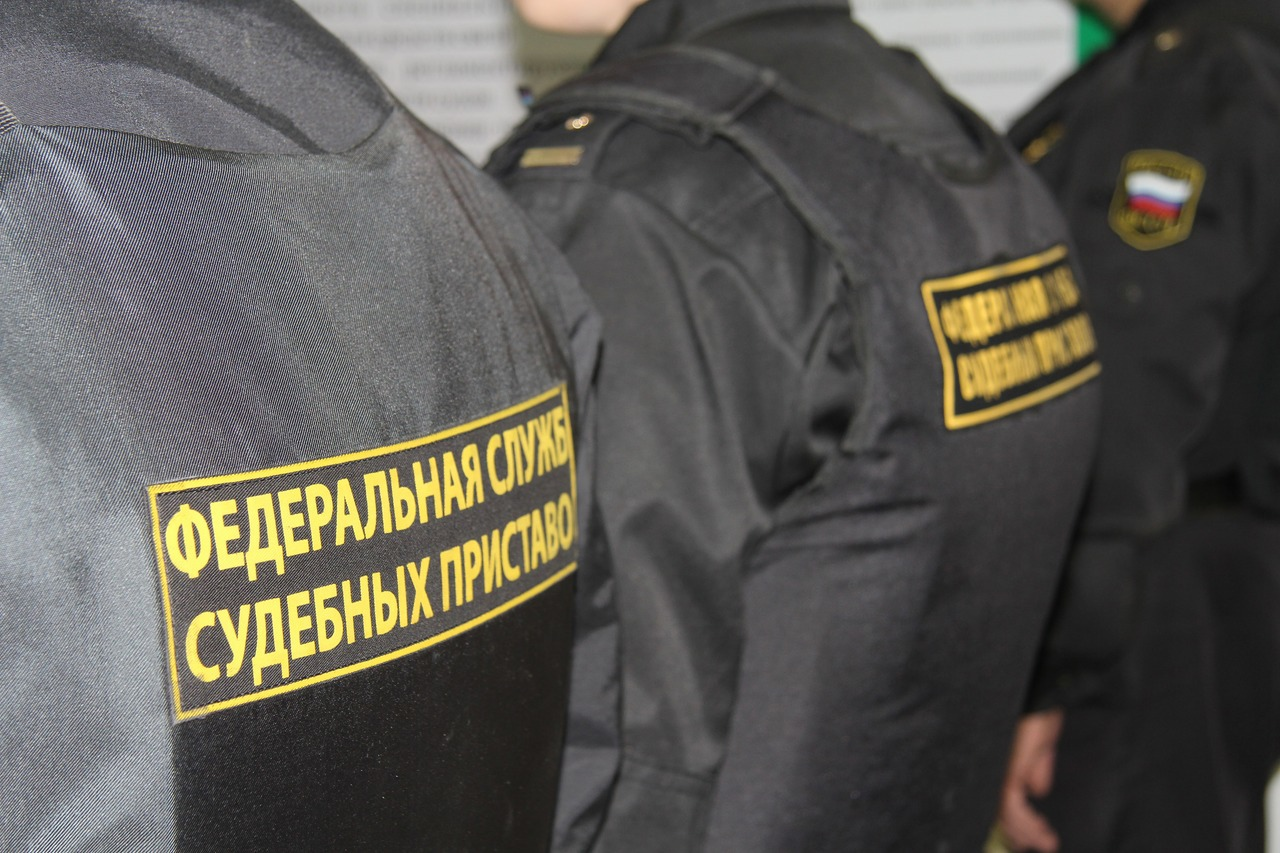 Судебные приставы арестовали недвижимость йошкаролинца, задолжавшего более полумиллиона рублей