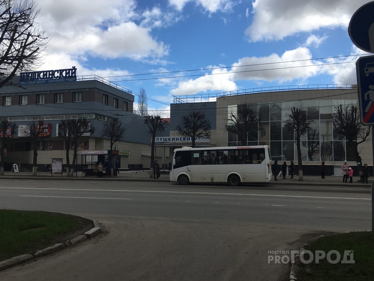 В Йошкар-Оле на ходу задымился автобус с пассажирами