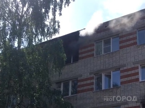 «Густой черный дым валил из окна»: в Йошкар-Оле загорелась квартира