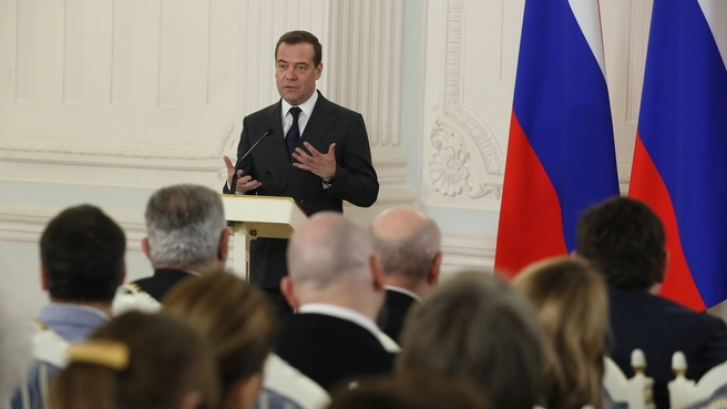 Это вопрос «соразмерности ценностей»: Медведев заявил, что допускает принудительную вакцинацию