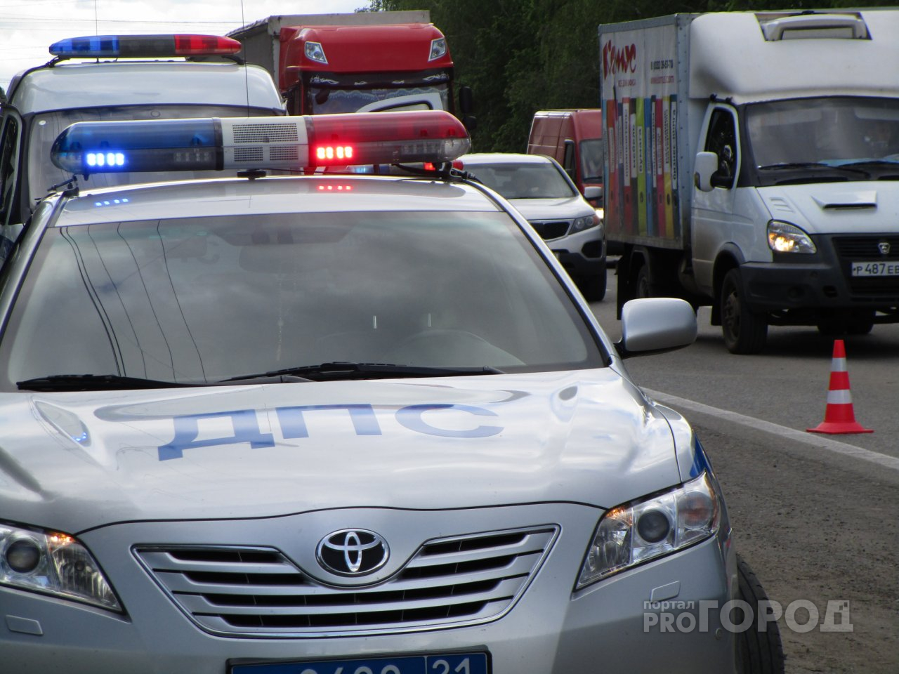 Лобовое столкновение двух ВАЗов в Йошкар-Оле закончилось разбросанными по дороге машинами