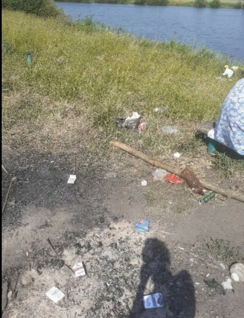 «Дети режутся стеклами, мусор везде...»: жители Марий Эл жалуются на отвратительный пляж