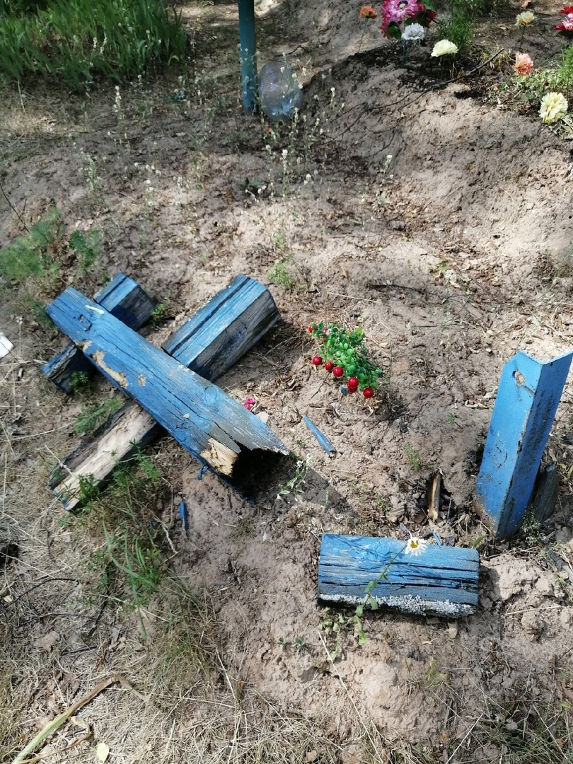 «Ублюдки без ценностей!»: в Марий Эл неизвестные вандалы разгромили кладбище