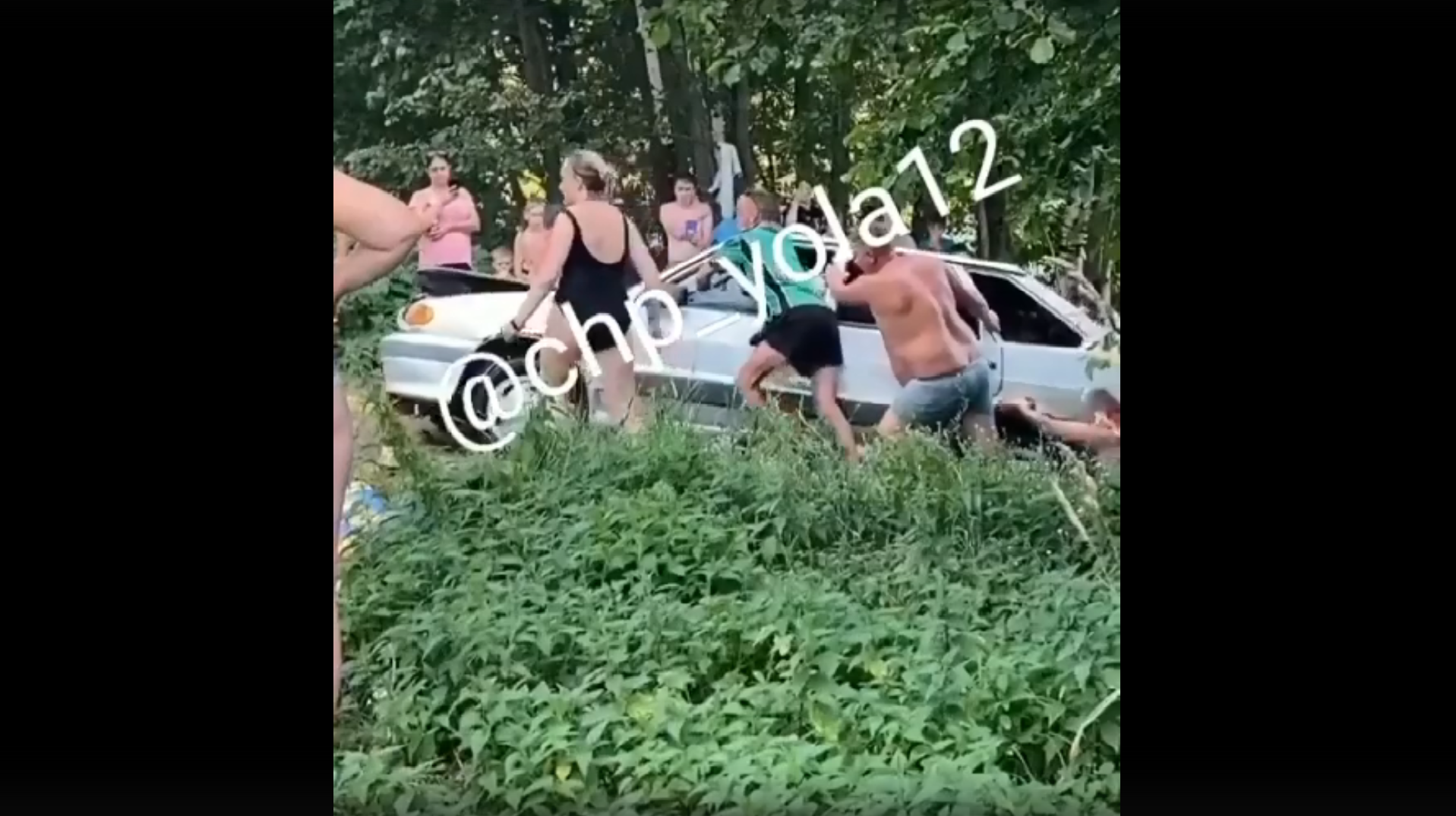 Появилось видео, как доставали утопленный автомобиль из озера Сайвер в Марий Эл