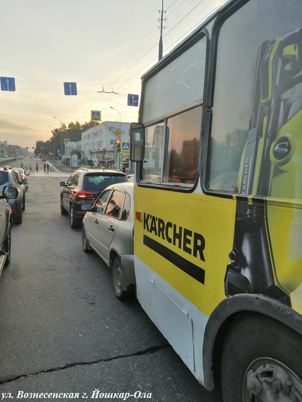 Женщина за рулем троллейбуса спровоцировала очередное массовое ДТП в Йошкар-Оле