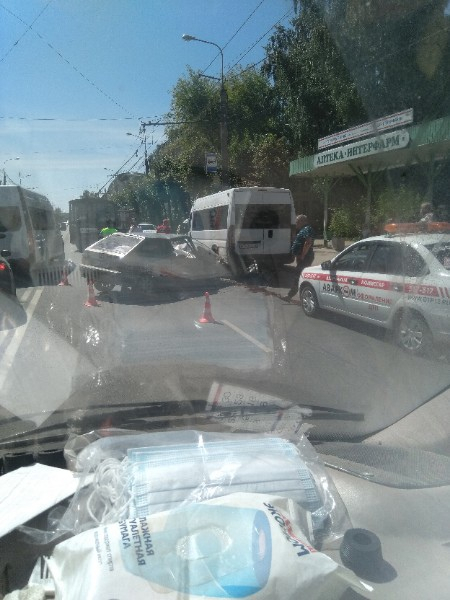 В Йошкар-Оле произошло серьезное ДТП с участием микроавтобуса