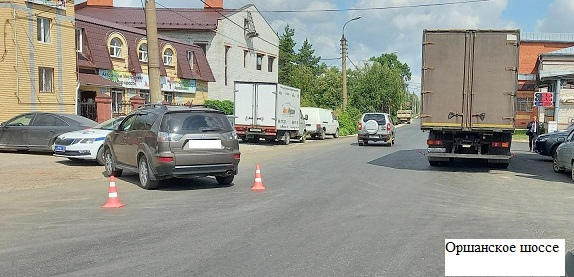 В Йошкар-Оле на одной из улиц внедорожник сбил пешехода