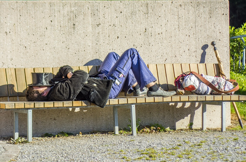 «Страна будущего»: в России прожиточный минимум должен быть даже у бездомных