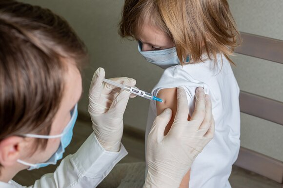 Известно, будут ли вакцинировать школьников и учителей в Марий Эл