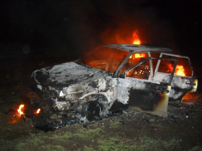 «Поджог или неисправность?»: сотрудники МЧС выясняют подробности возгорания машины в Марий Эл