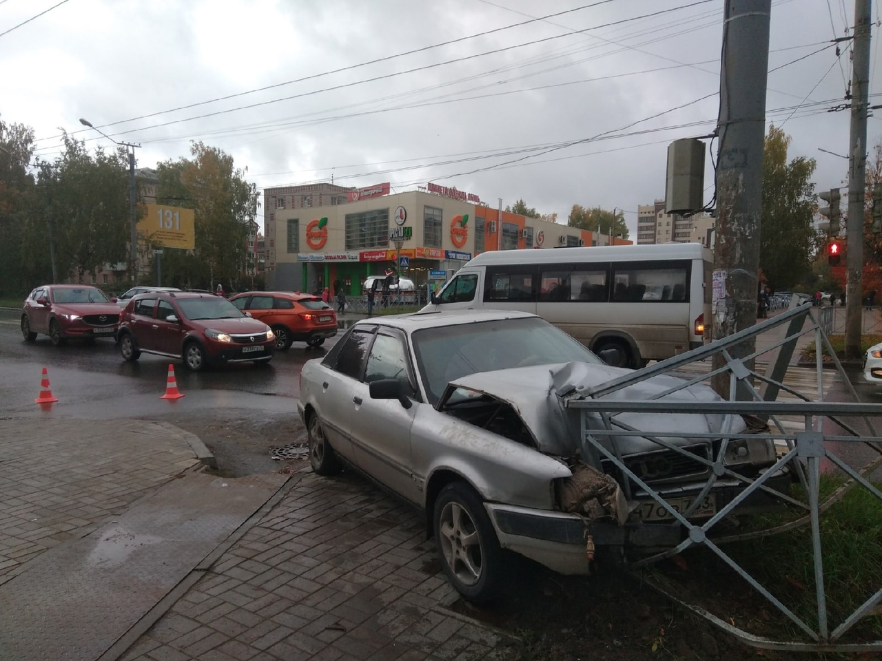 «Иномарки не поделили дорогу»: в Йошкар-Оле произошла авария