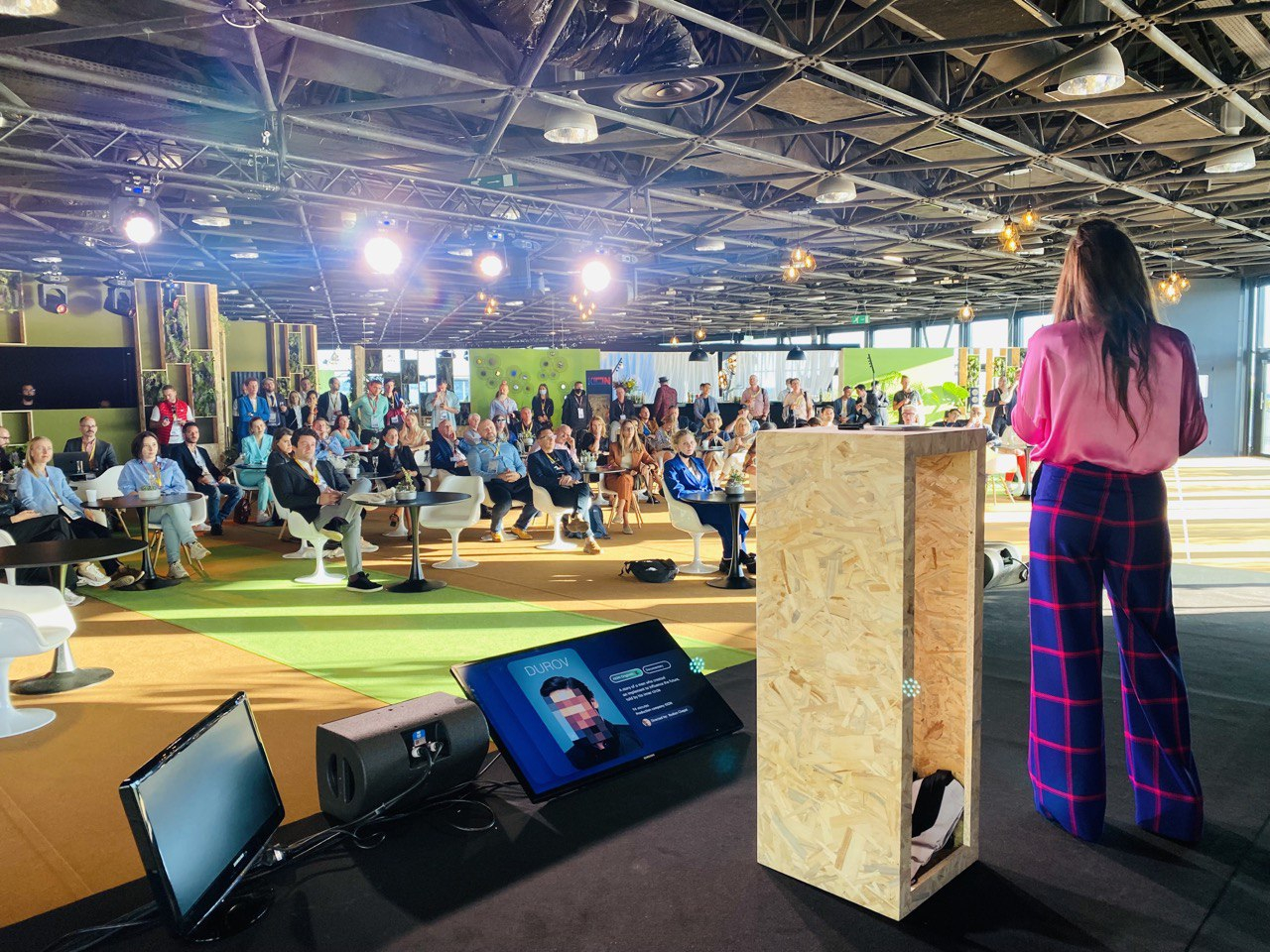 Онлайн-кинотеатр KION впервые представил оригинальные проекты международной индустрии на выставке MIPCOM 2021