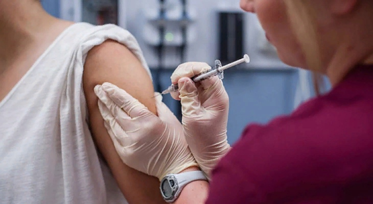 Около 58% жителей Поволжья отрицательно относятся в обязательной вакцинации