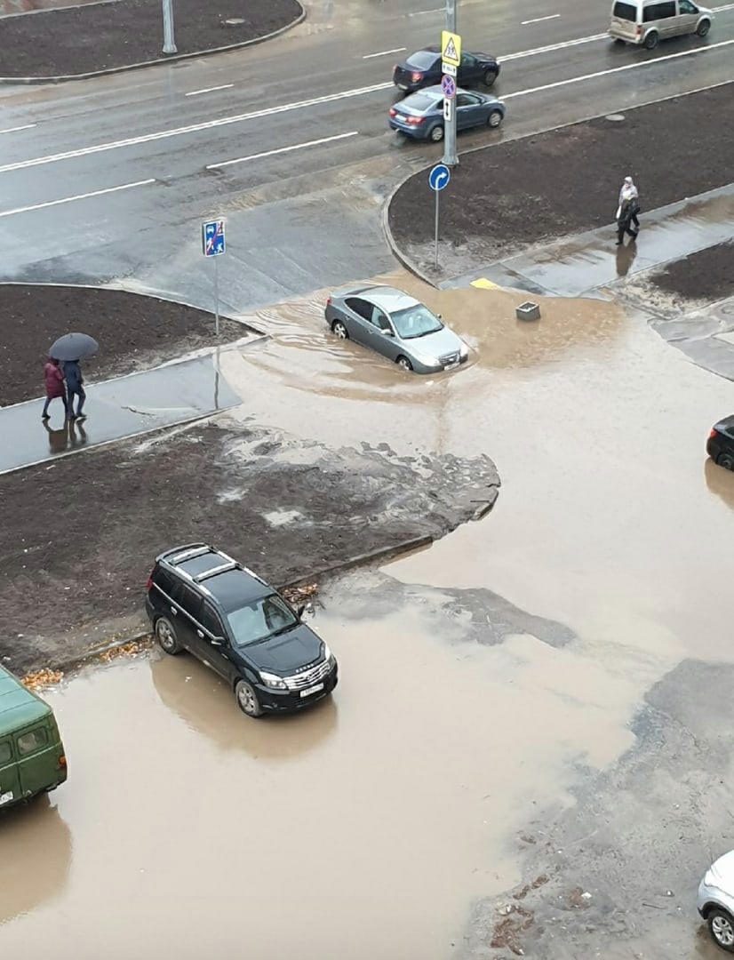 Йошкаролинцы жалуются на затопленные дворы на улицах Ураева и Петрова