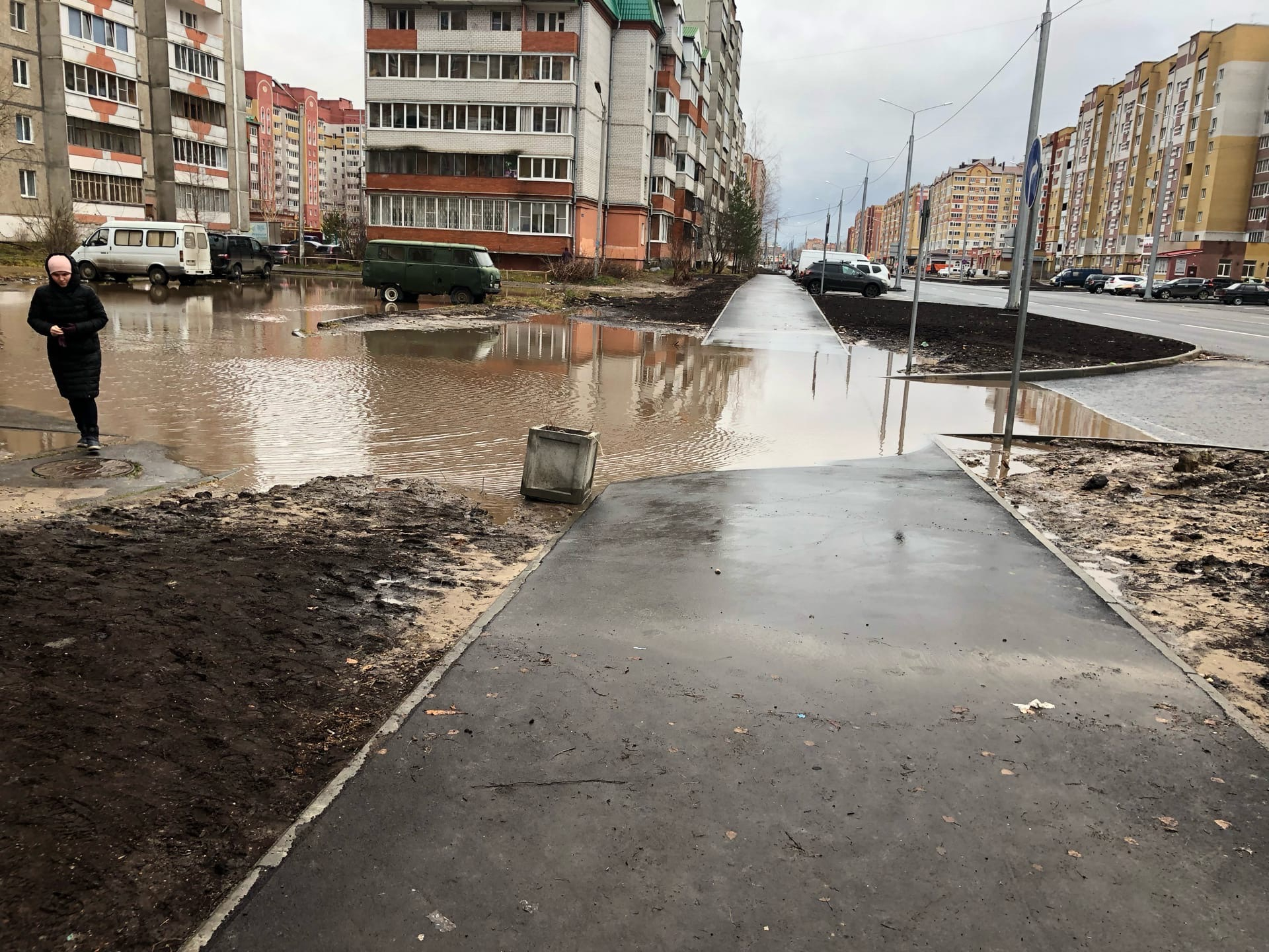 «Немного терпения и понимания»: в мэрии Йошкар-Олы рассказали, когда будут убирать потоп на новом бульваре Ураева