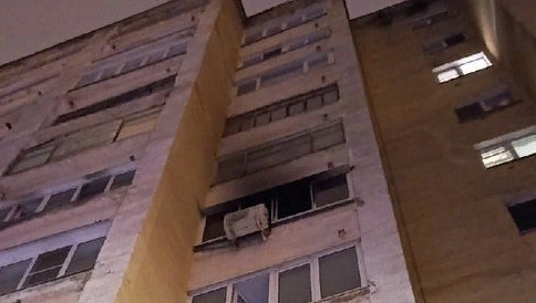 В центре Йошкар-Олы загорелась квартира, которую тушили 20 человек