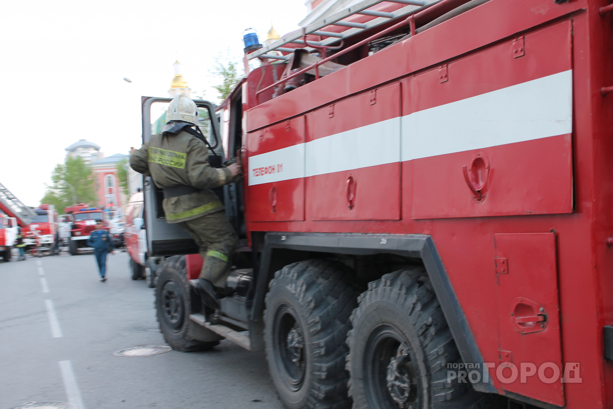 В Марий Эл пять человек тушили пожар в Медведевском районе