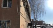 Эффект ProГород: после жалобы йошкаролинца УК очистила крышу от ледяных глыб
