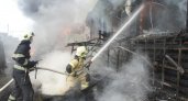 В крупном пожаре Медведевского района сгорели жилые дома, постройки, автомобили 