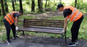 Скамейки и урны изготовили заключенные для поселка Медведево