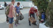 Приставы вынесли десятки мешков мусора с пляжа в Новороссийске 