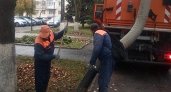 Улицы Йошкар-Олы чистит от листьев подметательная машина