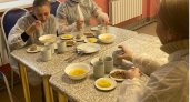 Родители пришли в школу Йошкар-Олы пробовать еду, которой кормят их детей