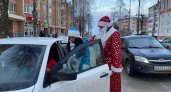 Полицейский Дед Мороз и Снегурочка дарили подарки пешеходам в Марий Эл