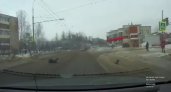 В Йошкар-Оле бегущего на красный школьника сбила машина