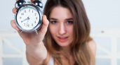 Как проснуться с улыбкой, не выкинув будильник в окно: врач назвал три способа