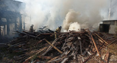 В Волжске загорелись деревянные постройки