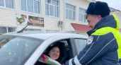 В Марий Эд на дорогах инспектора поздравили женщин с 8 марта