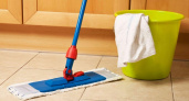 Эффективный метод уборки: стакан на ведро — и напольные покрытия безупречно чистые