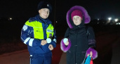 В Медведевском районе сотрудники ДПС напоминают гражданам о своей безопасности в темное время суток