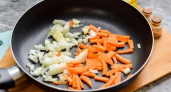 Простая кулинарная хитрость: что обжаривается первым — лук или морковь?
