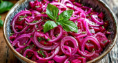 Аппетитный салат со свеклой: домашних от него за уши не оттащить