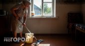 Мою полы в доме соленой водой - перемены заметила вся семья: этот способ знали еще наши прабабушки