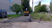 В Козьмодемьянске укладывают асфальт на тротуаре улице Комсомольская в рамках федеральной программы