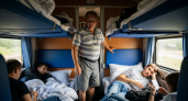 «Когда я вошел в купе, на моей полке спали сразу двое». Четыре свежие истории про обмен местами в поезде