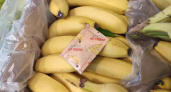 Зачем продавцы "Магнита" и "Пятерочки" забирают домой маленькие пакетики из ящиков с бананами: причина гениальна