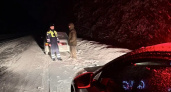 Семья с маленьким ребенком попала в плен снега и мороза на трассе в Марий Эл