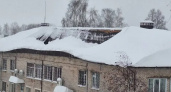 Здание администрации Приволжского поселка не выдержало массы нечищенного снега