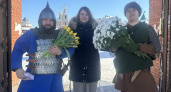 Рыцари в доспехах вышли с цветами на улицы Йошкар-Олы